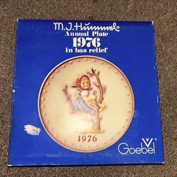 Vintage Goebel MJ Hummel 1976 6th Annual Collector's Plate Apple Tree Girl - Picture 3 of 4